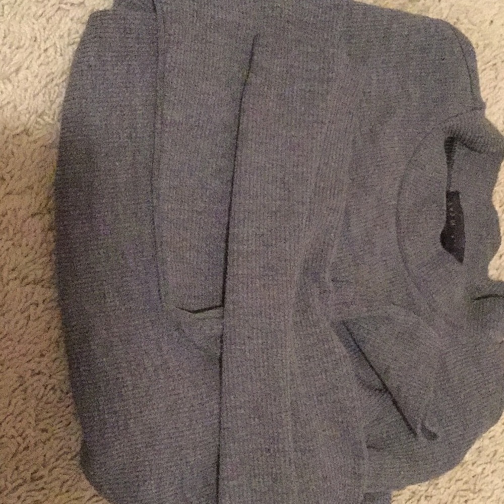 Long sleeve grey crop top